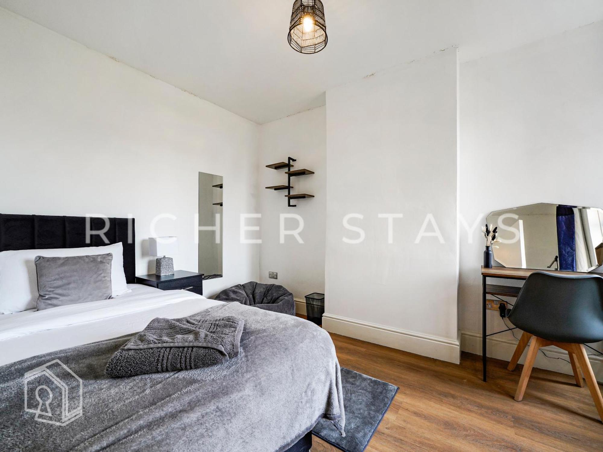 Watford Large 5Br Home - Contractors & Families מראה חיצוני תמונה