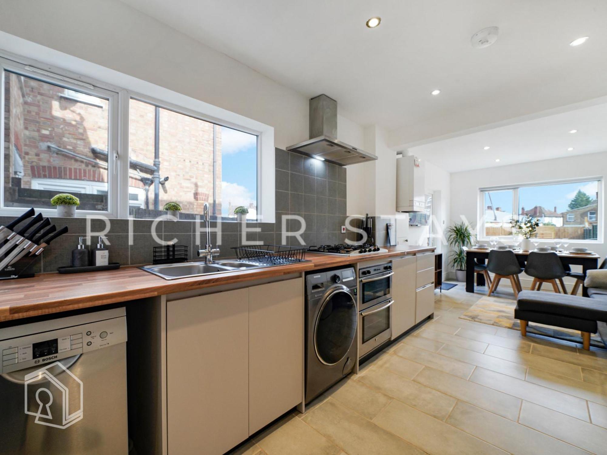 Watford Large 5Br Home - Contractors & Families מראה חיצוני תמונה